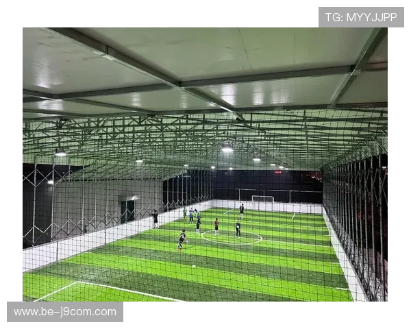 以足球场遮阳篷独特造型为灵感打造现代化体育场馆设计新理念